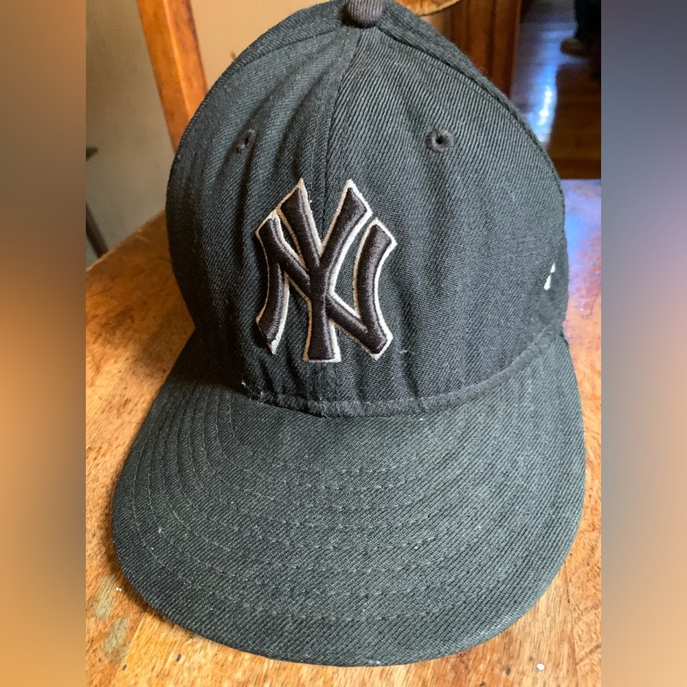 Yankees official New York Yankees baseball cap in black